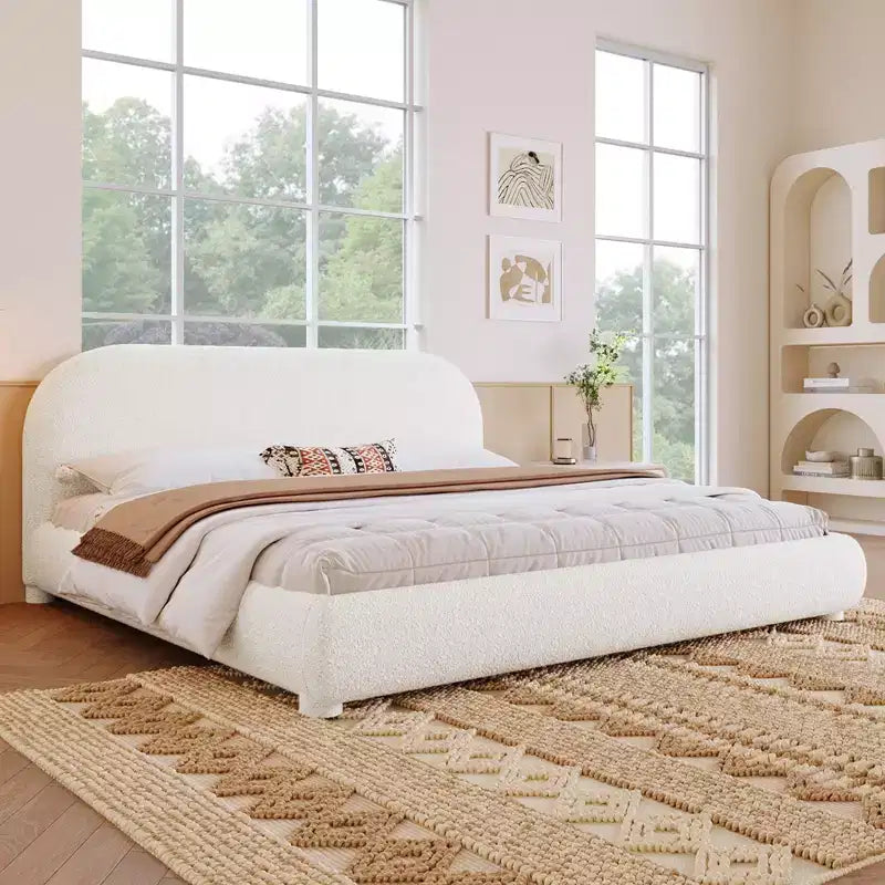 Letto imbottito con testiera curva in bouclé color crema / velluto verde, Queen/King, 2 persone