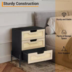 Comodino singolo boho in rattan nero con gambe in metallo