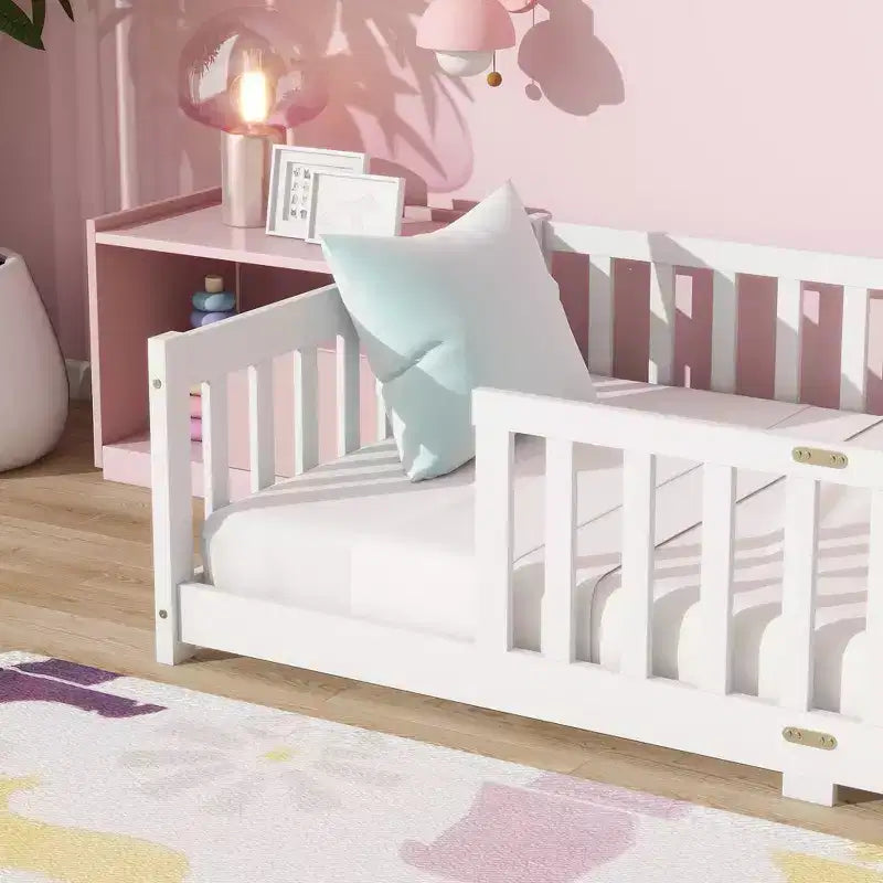 Letto a Castello a Terra con Sponda di Sicurezza, Espresso/Grigio/Naturale/Rosa/Bianco, Legno Massello, 1 Bambino